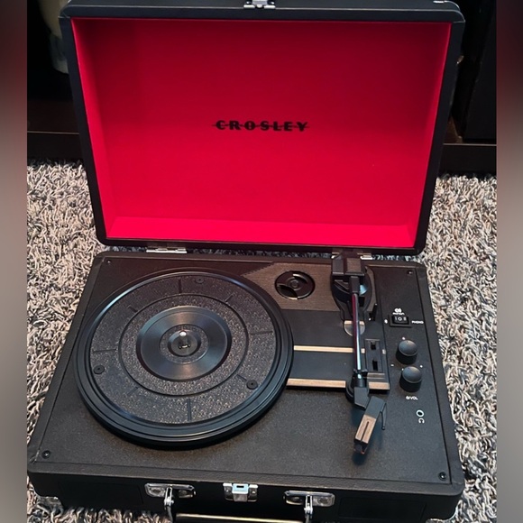 New Open Box Crosley Model:CR8005G-BK S/N:690751223 Travel TurnTable . - Picture 1 of 16